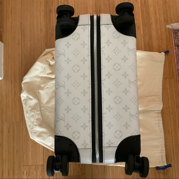 Authentic Louis Vuitton Horizon 55 Eclipse - Picture 5 of 12